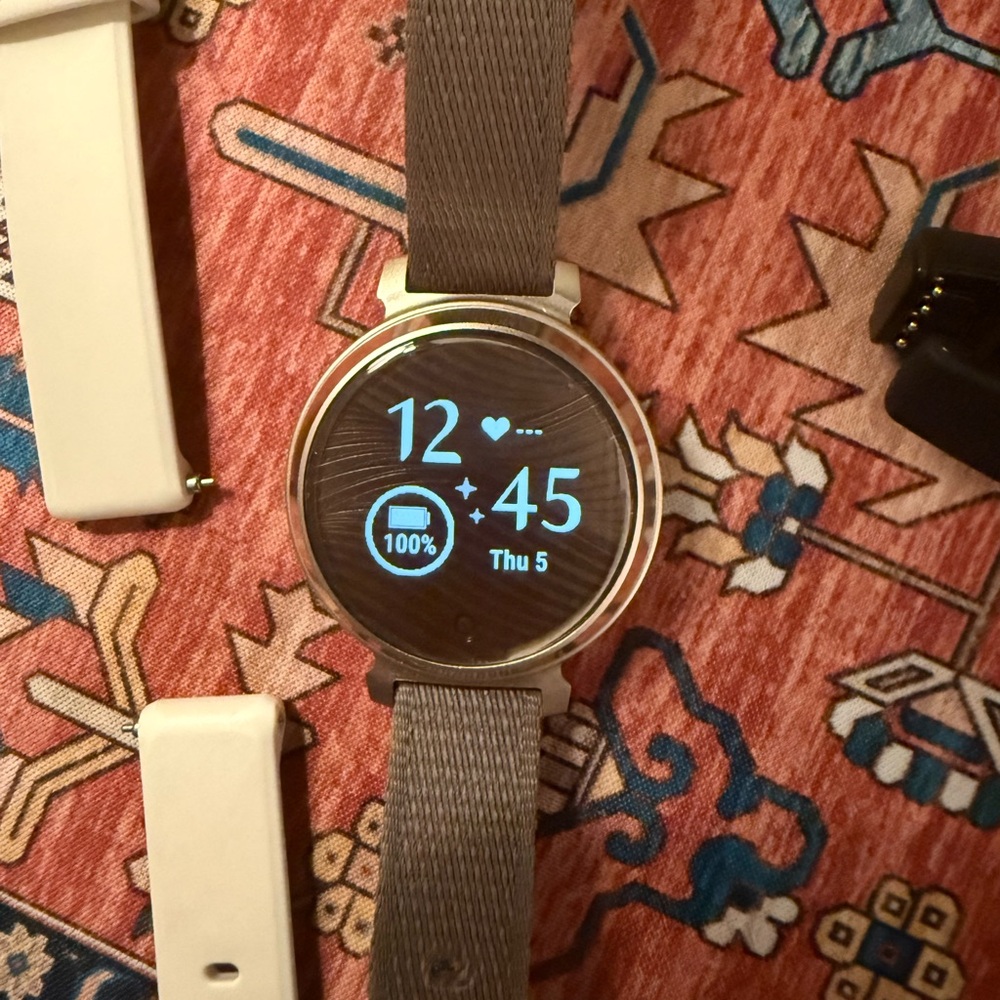 Garmin Lily 2 Smartwatch with Silicone Band Cream Gold